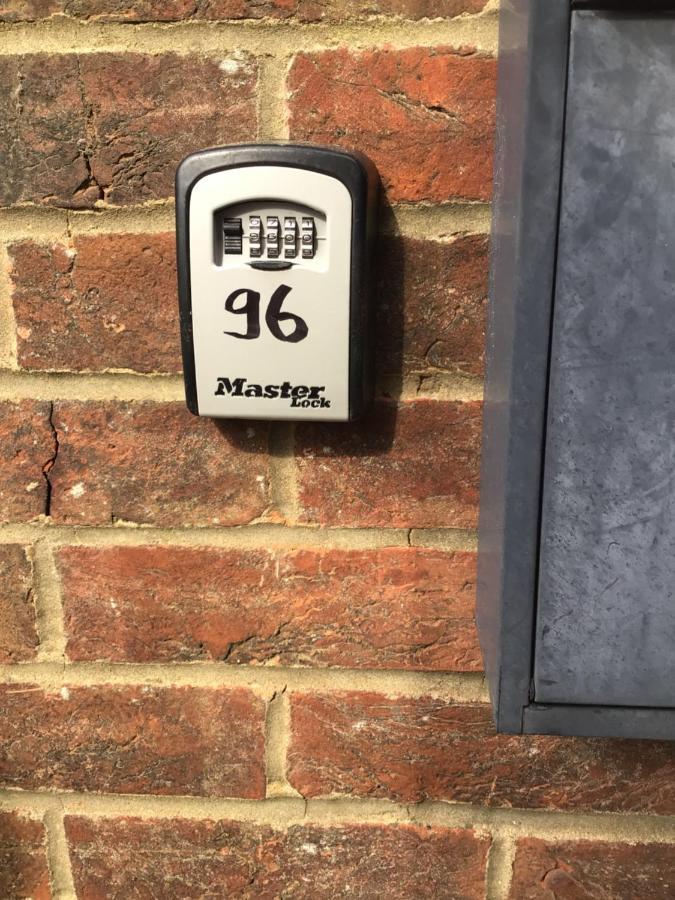 96 High Street Apartment Ryde  Bagian luar foto